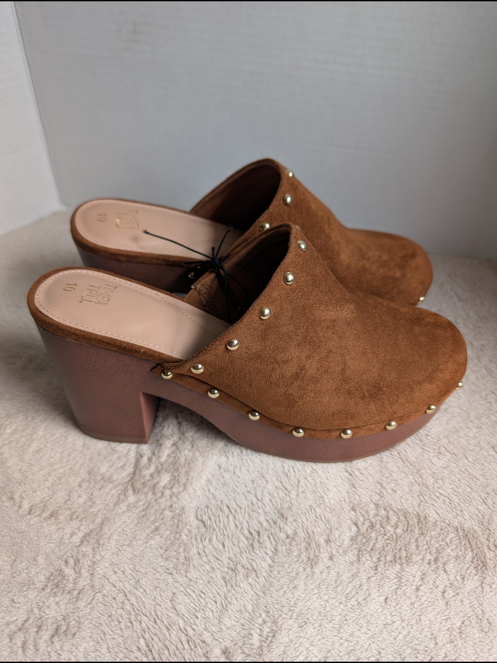 Time and Tru Women's Faux Suede Studded Clogs Size 10